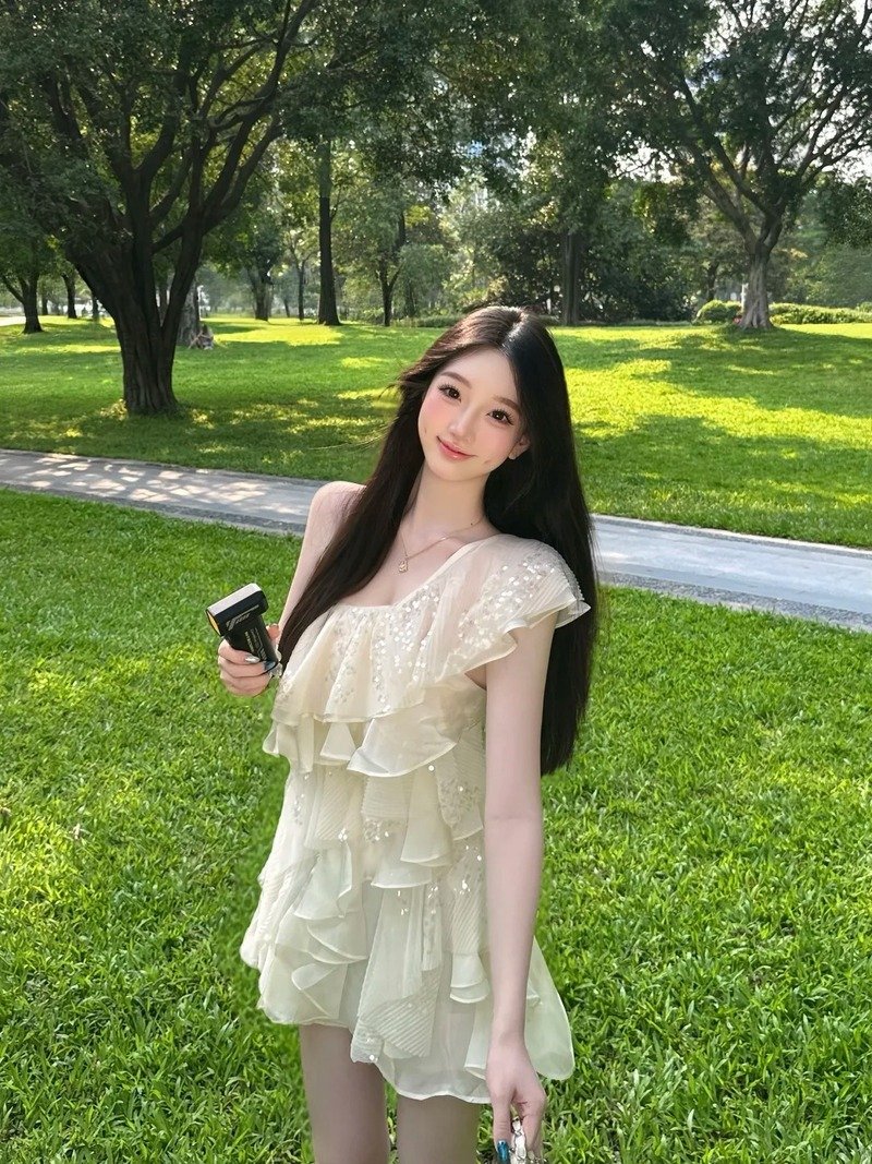 gái xinh mặc váy ngắn trắng 29