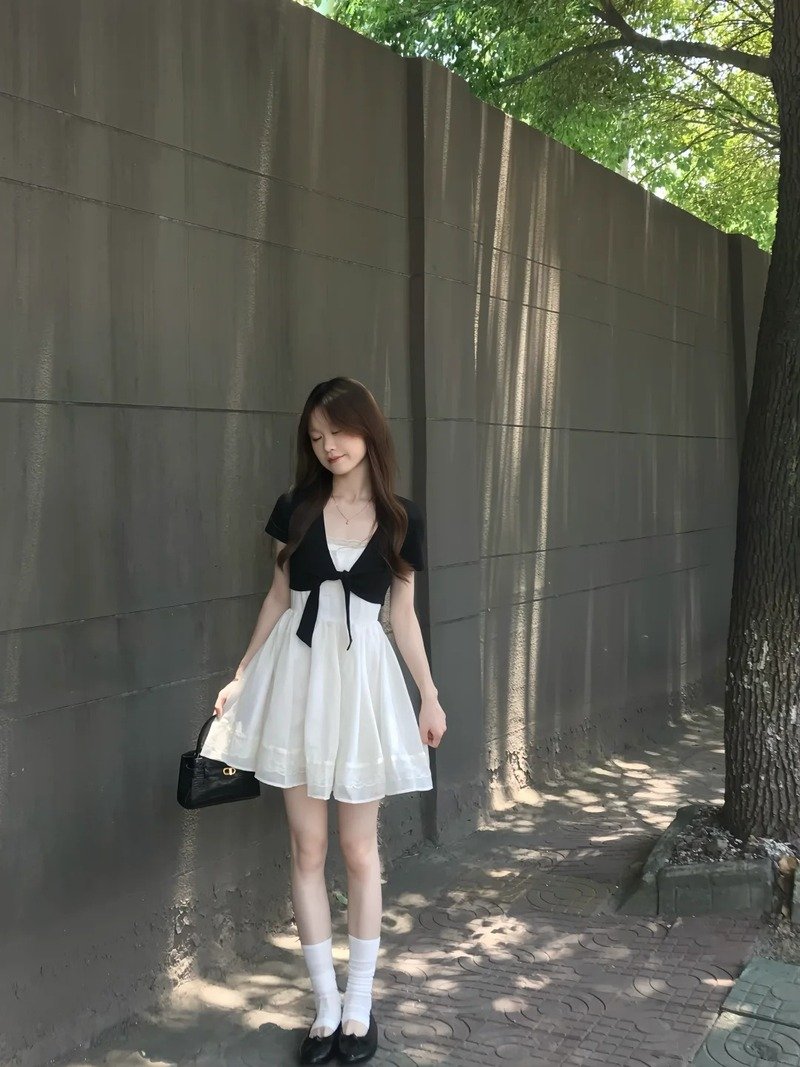 gái xinh mặc váy ngắn trắng 3
