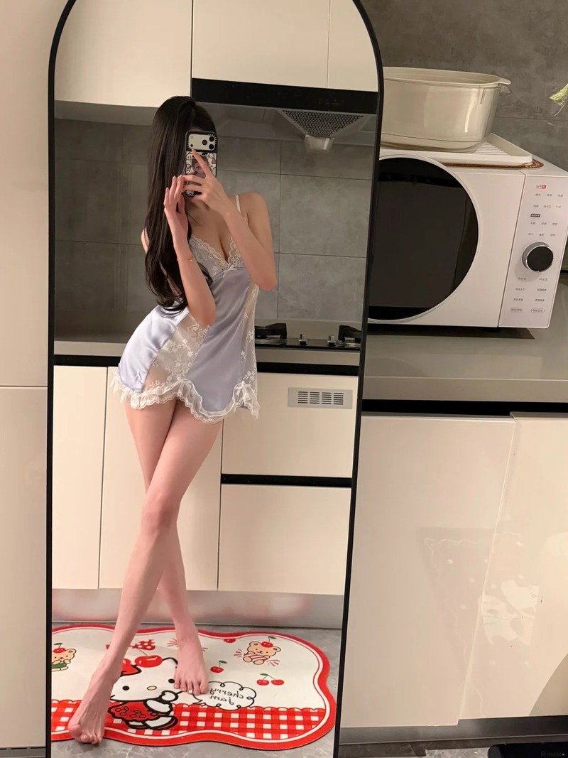 gái xinh mặc váy ngủ 1