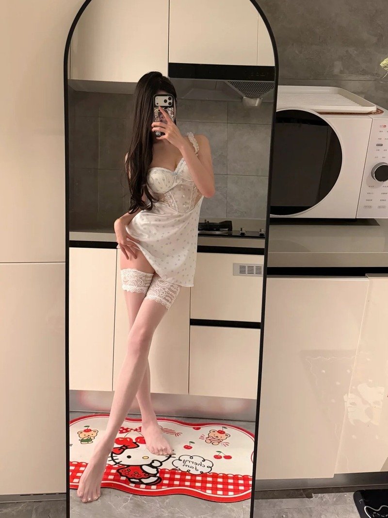 gái xinh mặc váy ngủ 11