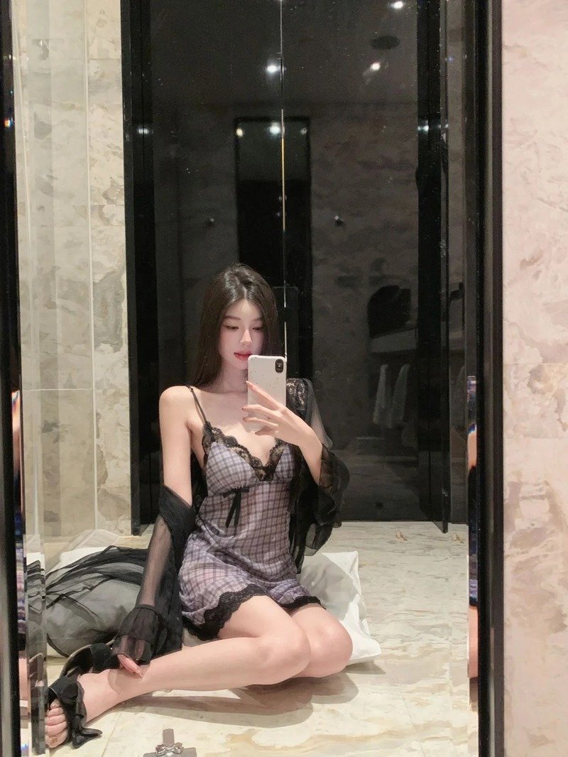 gái xinh mặc váy ngủ 2