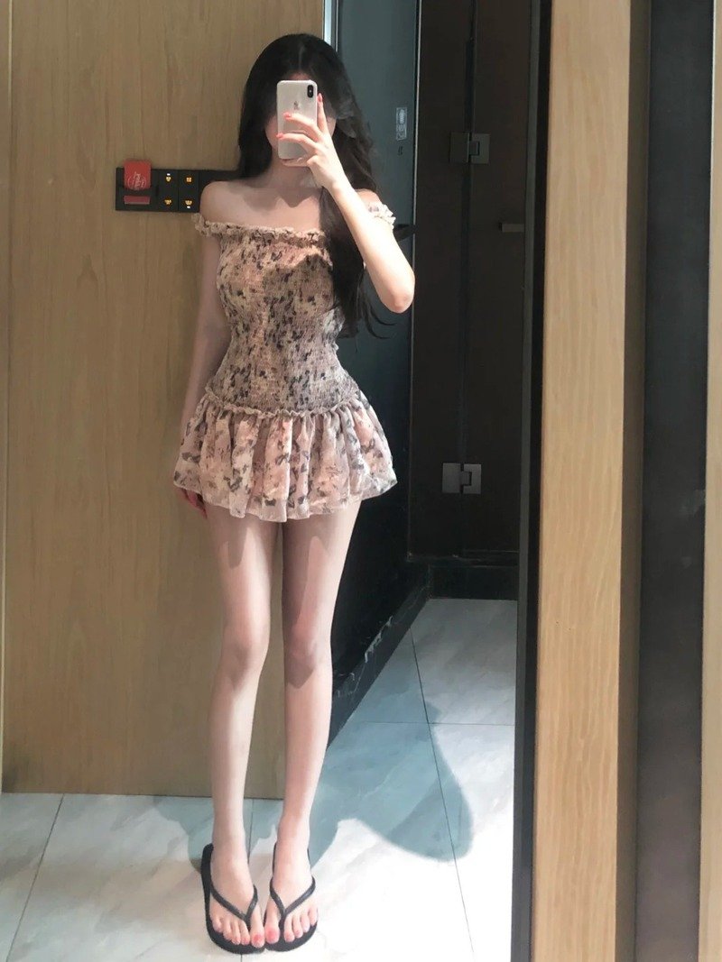 gái xinh mặc váy siêu ngắn 11