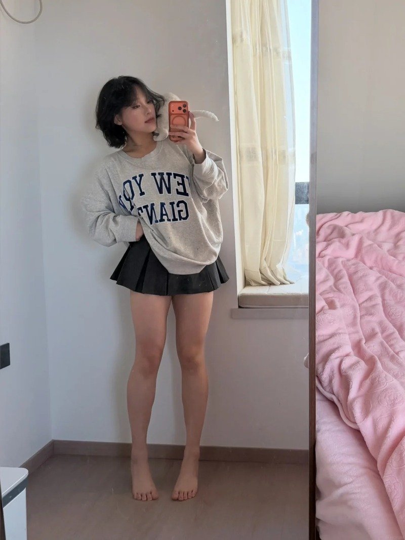 gái xinh mặc váy siêu ngắn 13
