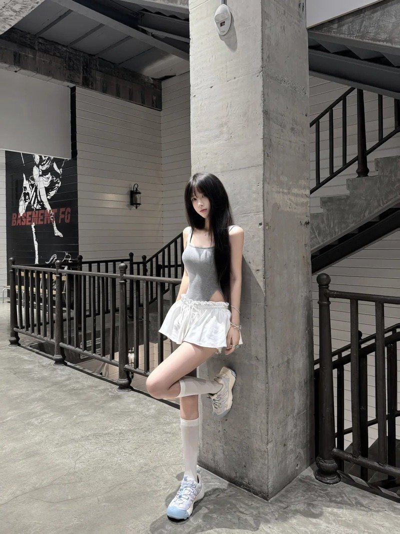 gái xinh mặc váy siêu ngắn 14