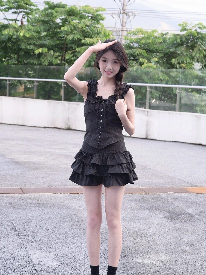 gái xinh mặc váy siêu ngắn 17