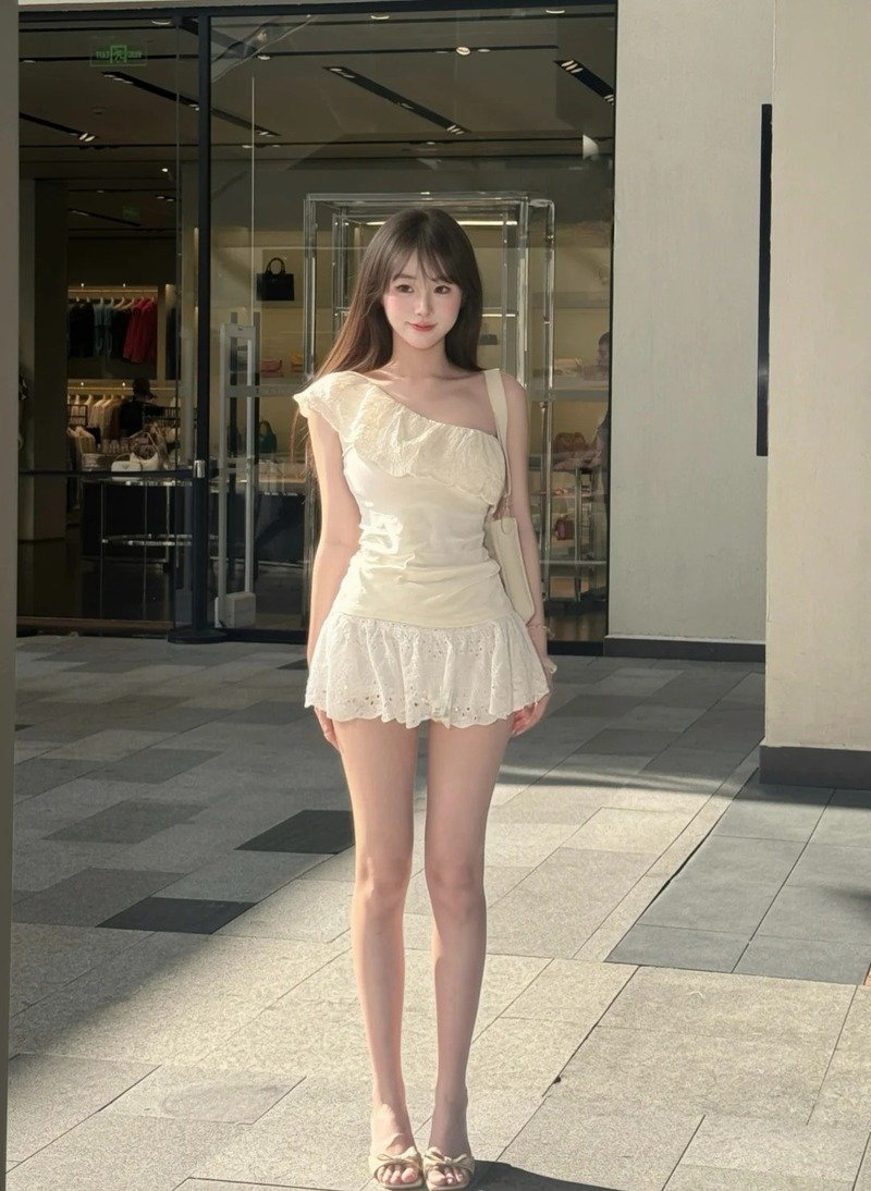 gái xinh mặc váy siêu ngắn 2