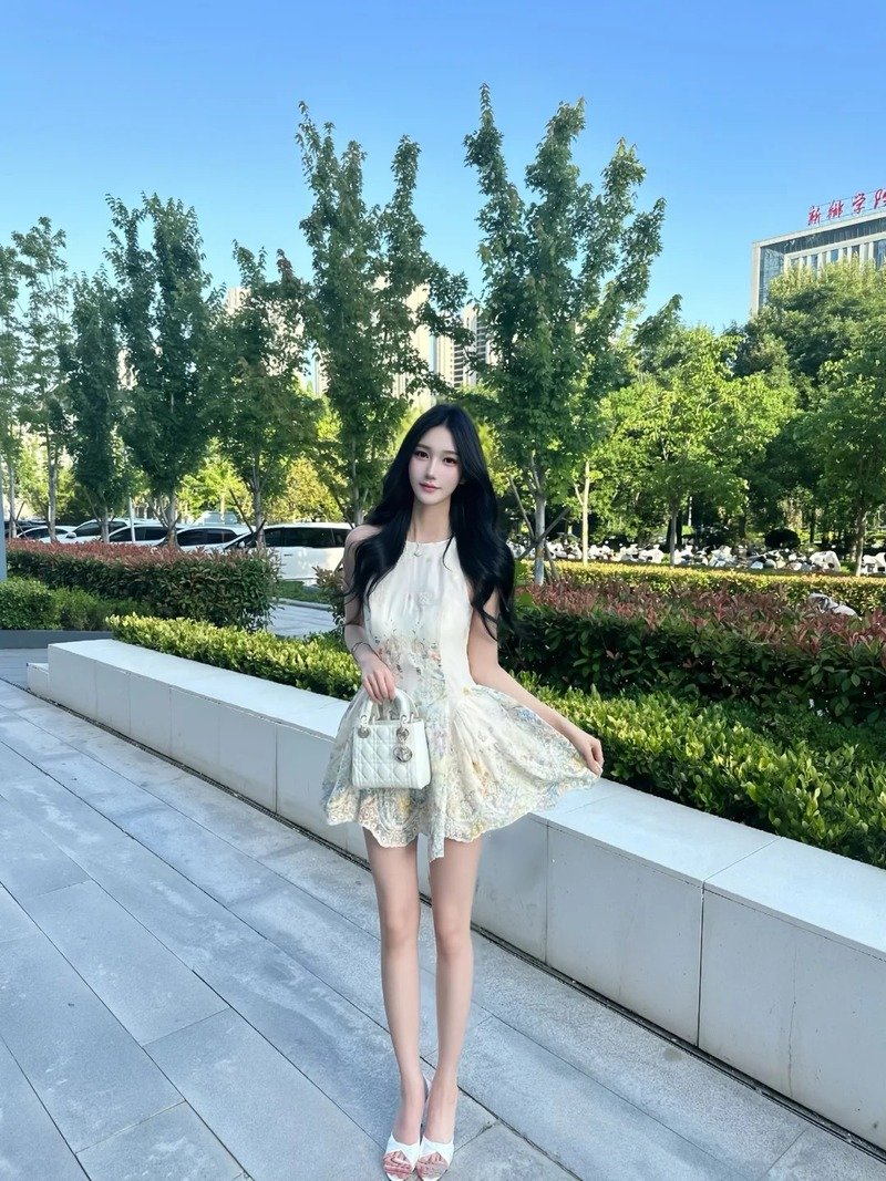 gái xinh mặc váy siêu ngắn 26
