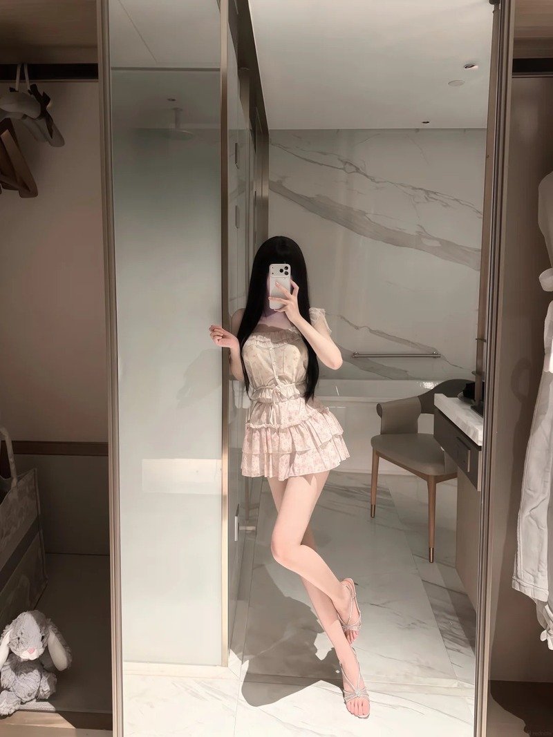 gái xinh mặc váy siêu ngắn 7