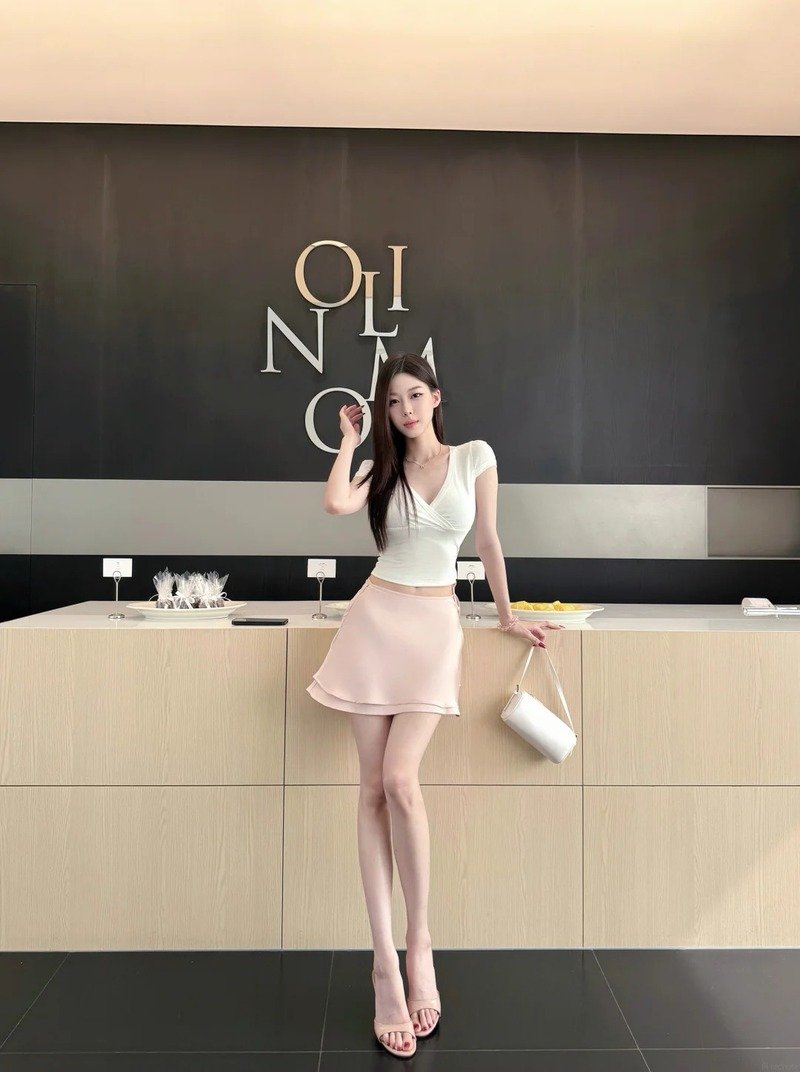 gái xinh trung quốc mặc váy ngắn 10